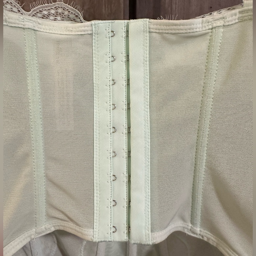 *****SOLD***** NWT Urban Outfitters Modern Love Corset - Picture 8 of 11